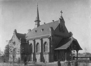 H20B | Umbau einer unter Denkmalschutz stehenden ehemaligen Kapelle zu einem Wohnhaus | 14473 Potsdam